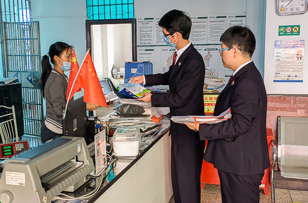 兴义市人民检察院开展政法“大走访”活动，宣传贯彻落实党的二十大精神